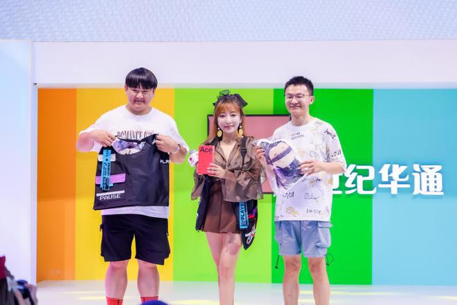 2024ChinaJoy火爆开展世纪华通多巴胺色展台成首日焦点(图6)
