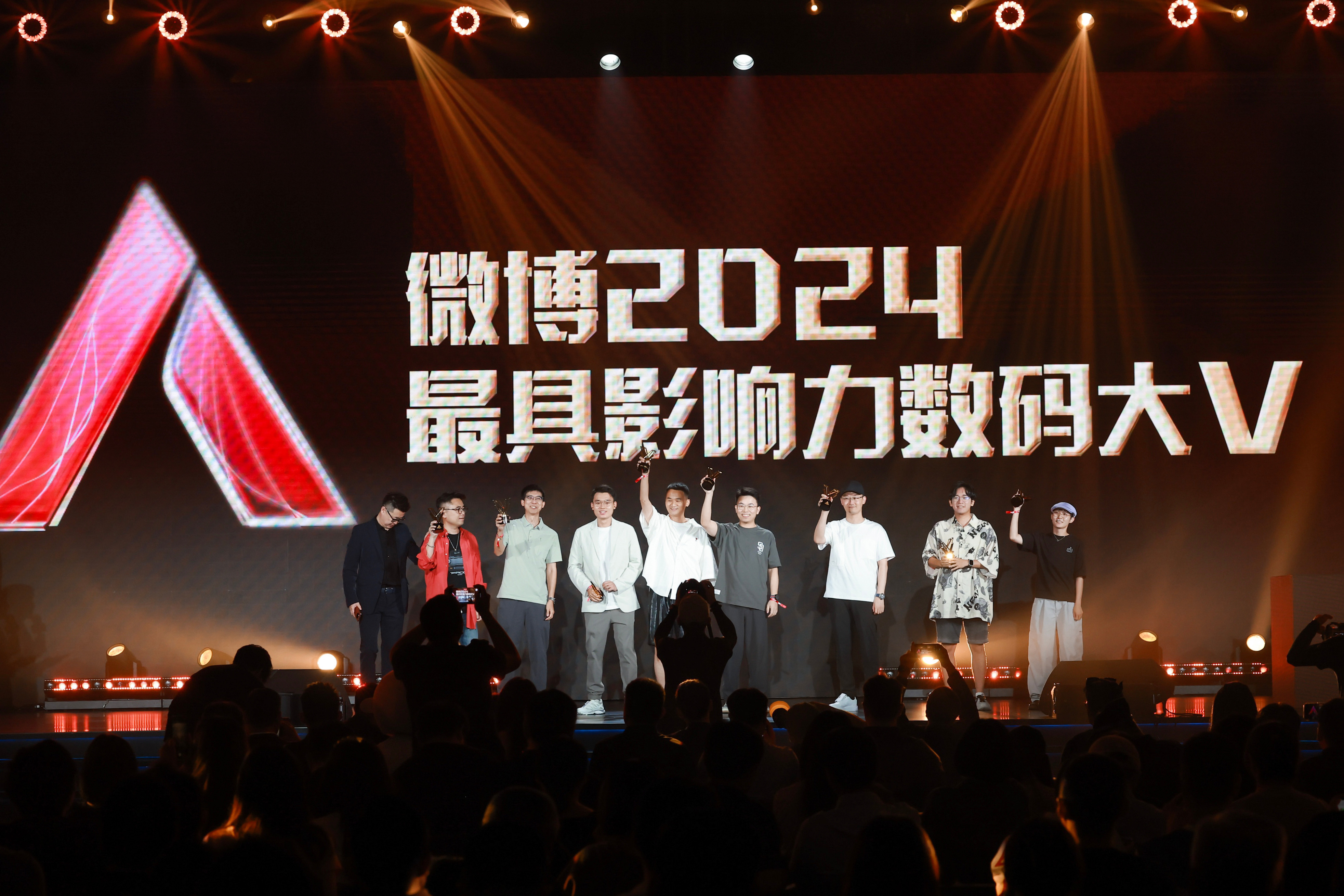 2024微博超级红人节：15组重磅红人荣誉揭晓鼓励内容创作者潜力释放