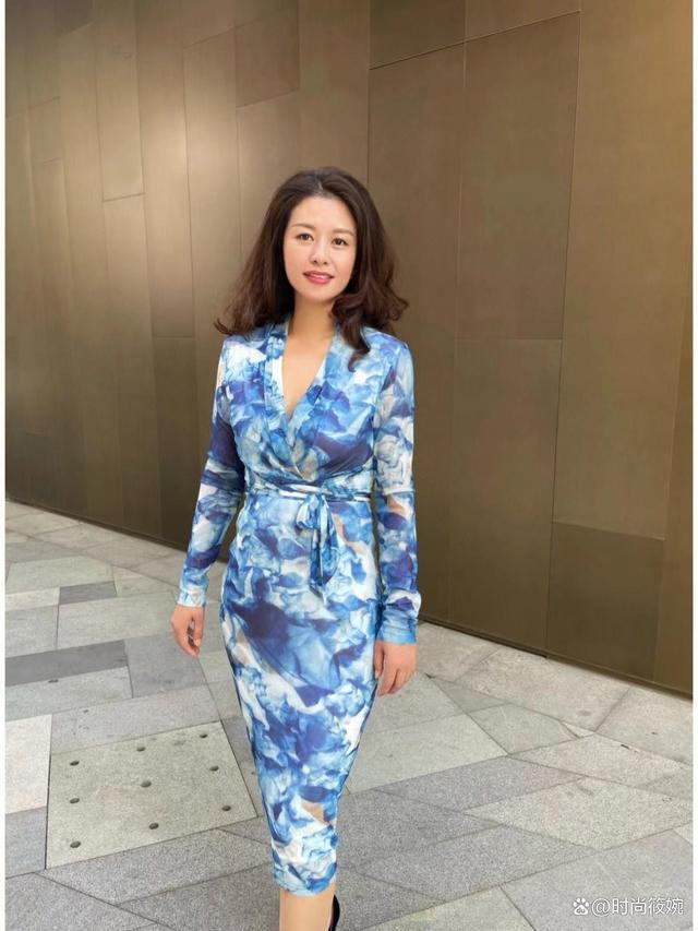 女人会打扮才端庄看这位50岁姐姐优雅风姿比同龄人显年轻太多(图9)