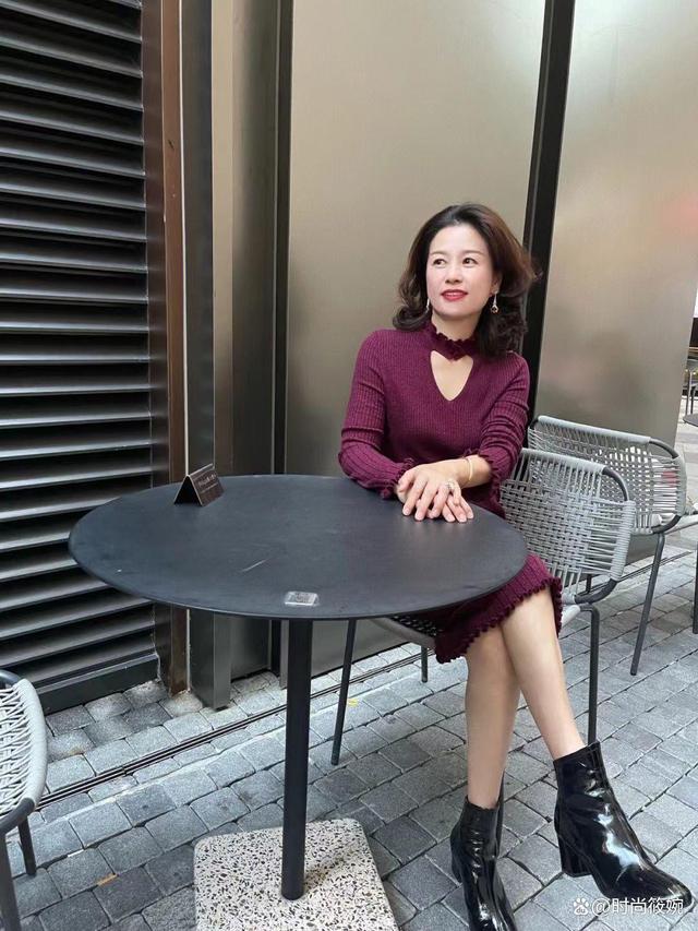 女人会打扮才端庄看这位50岁姐姐优雅风姿比同龄人显年轻太多(图12)