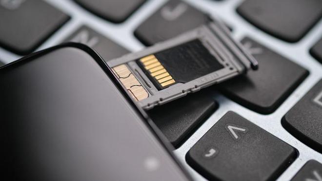 2024年这5款安卓机竟带有microSD卡插槽！(图6)