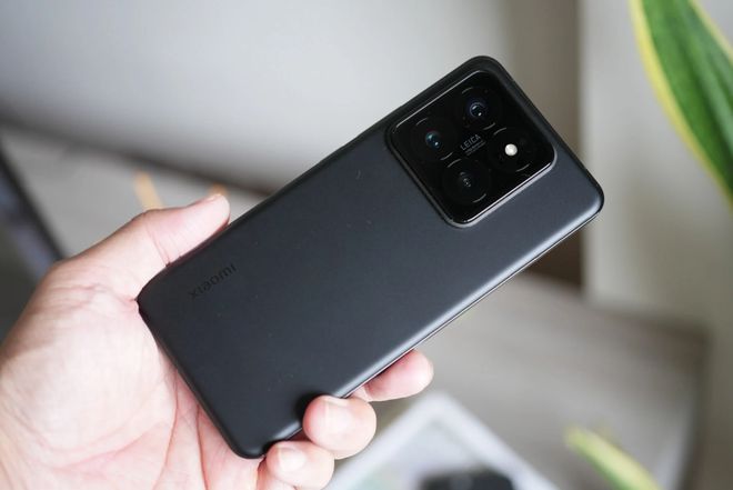 小米14Ultra真机曝光被“保密壳”包裹测试镜头很夸张！(图3)