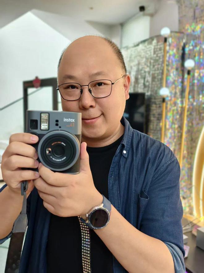 复古时尚突围与永远不够的相纸：写在富士instaxmini41发布之后